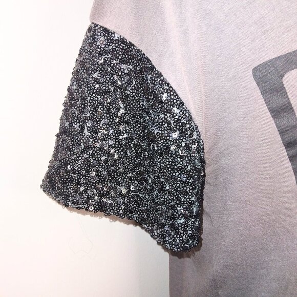 WOMEN'S PINK GRAY & BLACK T-SHIRT WITH BLACK SEQUINS SLEEVES - SIZE XS - Picture 3 of 3